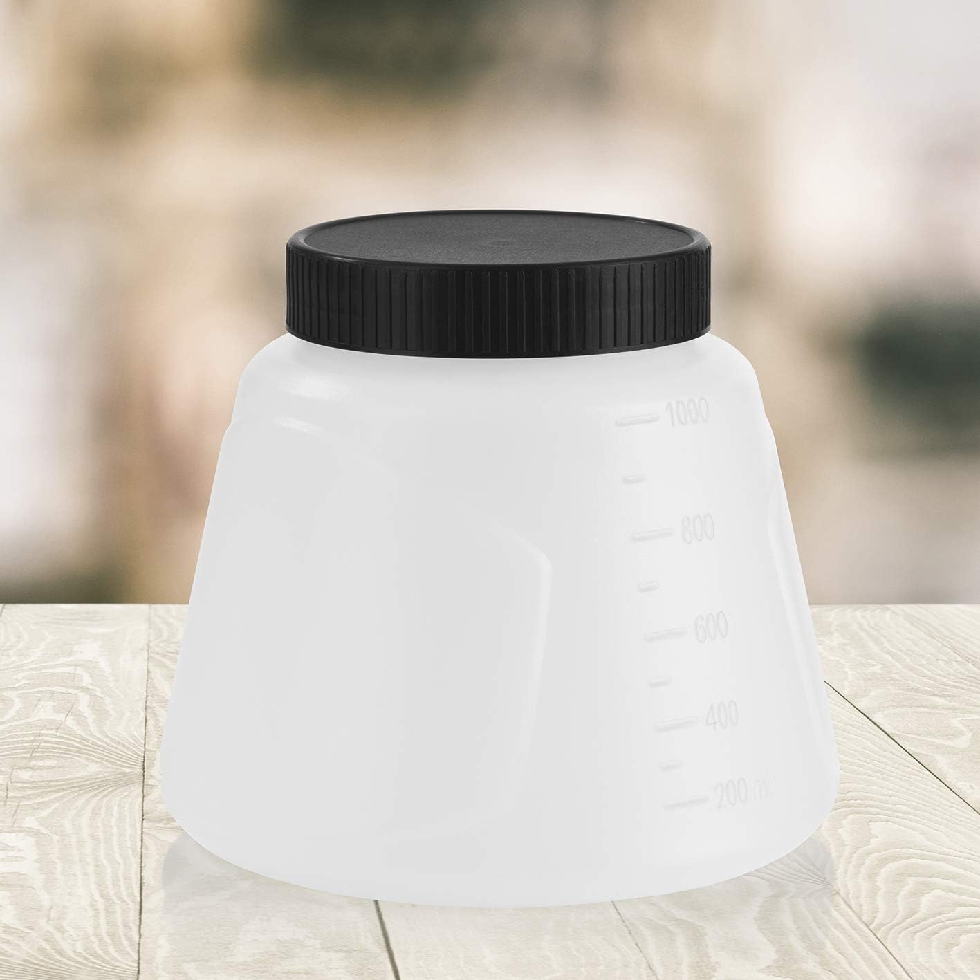 EASYmaxx Farbbehälter für Akku-Farbpistole (B07NQGLJK6) | Mit Deckel - perfekt zum Aufbewahren der Farbe | Leicht zu reinigen, auch als Messbecher verwendbar | Füllmenge: max. 1000 ml. [weiß] — Ansicht 3